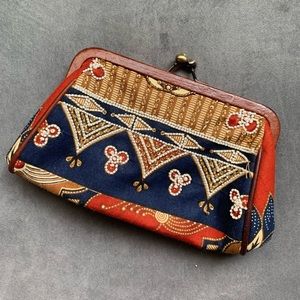 Vintage boho Isabella Fiore clutch